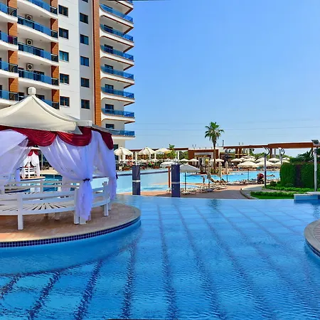 Azura Park Apartment